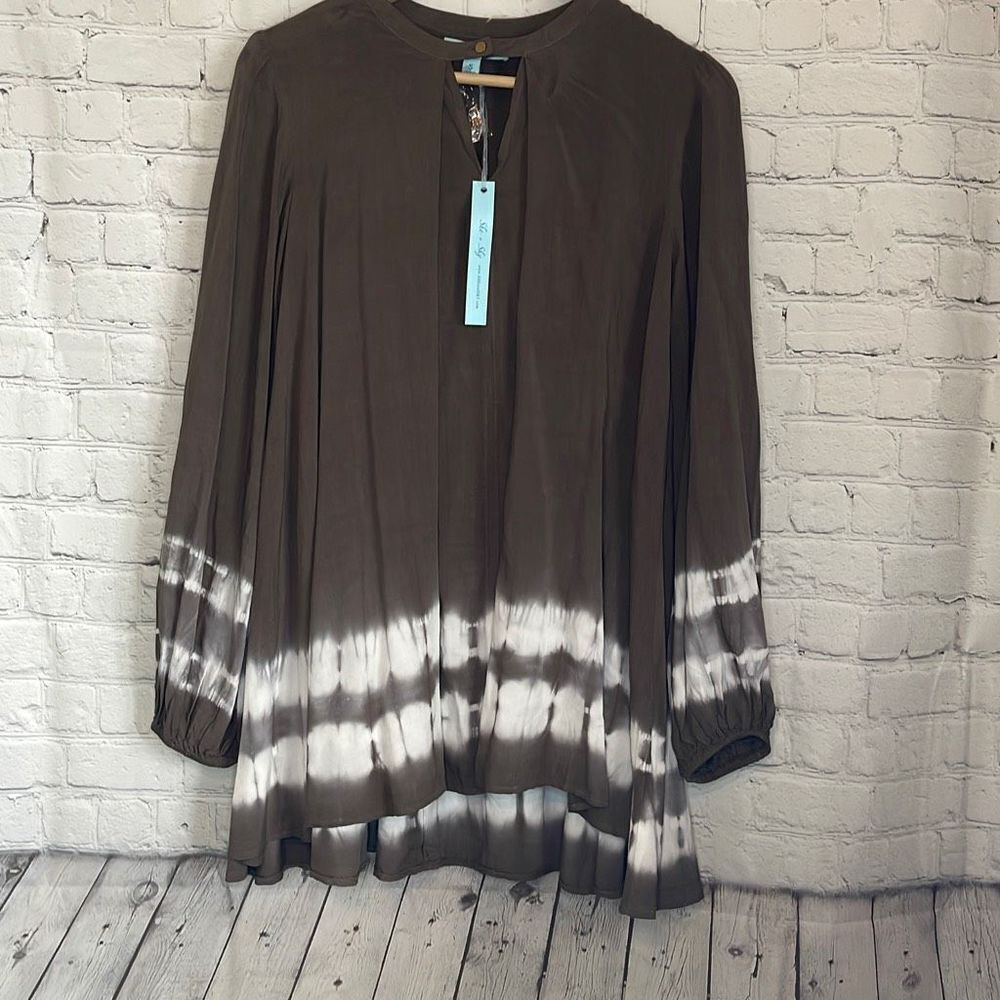 She + Sky Women’s Olive Green White Blouse Elastic Sleeve at Hem size small NEW